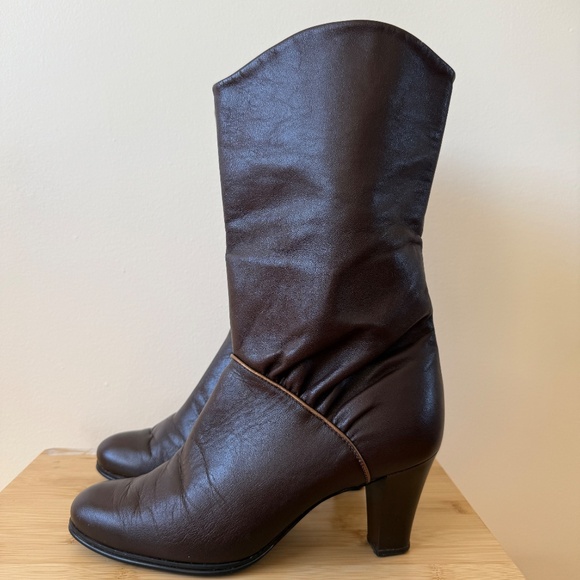 Vintage 80s Sleek mid-calf heeled boots in rich chocolates brown 🤎 - Picture 1 of 9